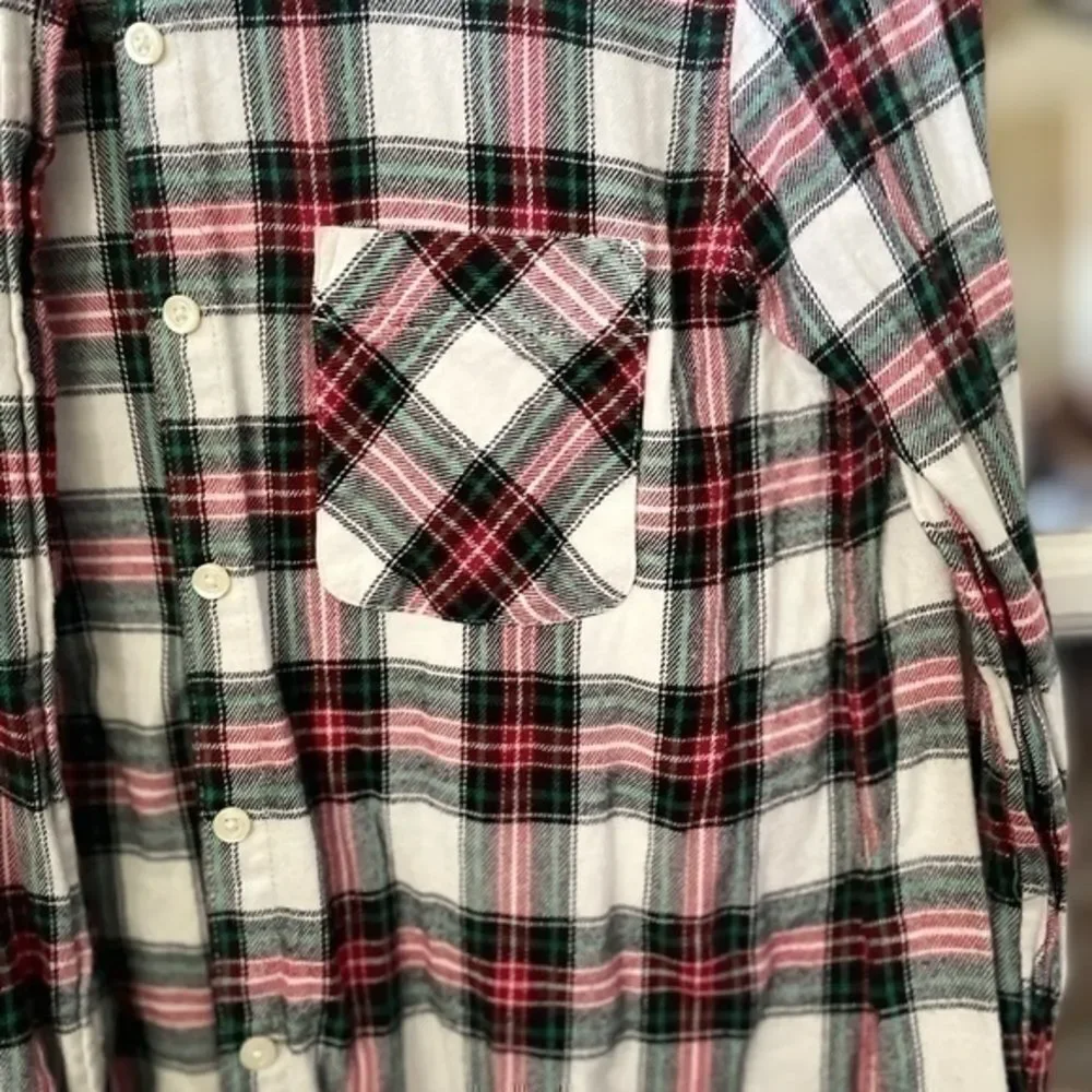 Girls Gap kids white, red, green and black flannel size XXL